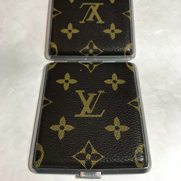 Louis Vuitton Rare Vintage Cigarette Case/ Perfect Hand Size Accessory - Unisex - Picture 9 of 15